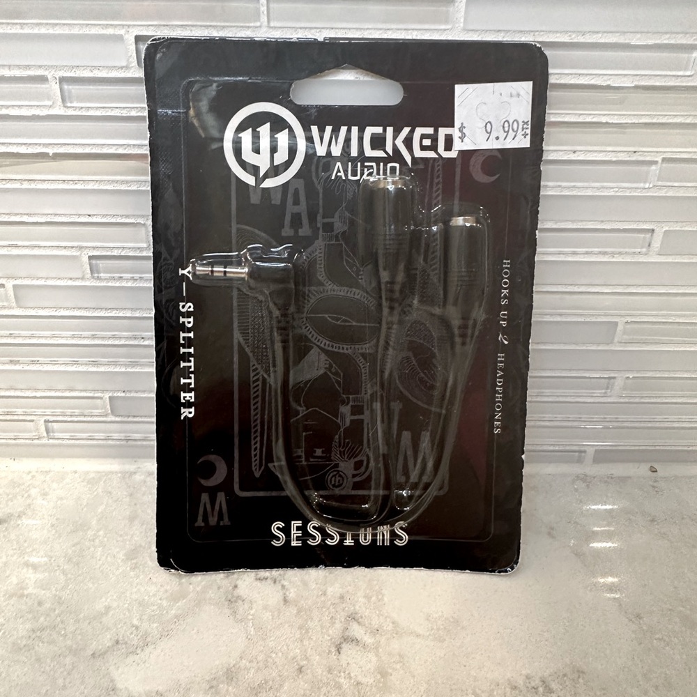 NWT | Wickes Audio Y Splitter